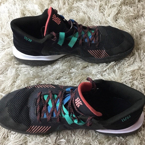 NIKE Men’s sie 13 KYRIE FLYTRAP V 5 SNEAKER SHOES - Picture 3 of 6